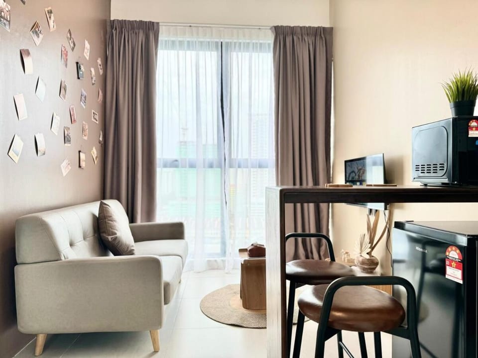 Urban Suites #Tiny walnut 2BR1bath suite #Infinity Pool #4pax #2 Queens #Quality well maintained #Private host Apartment in George Town
