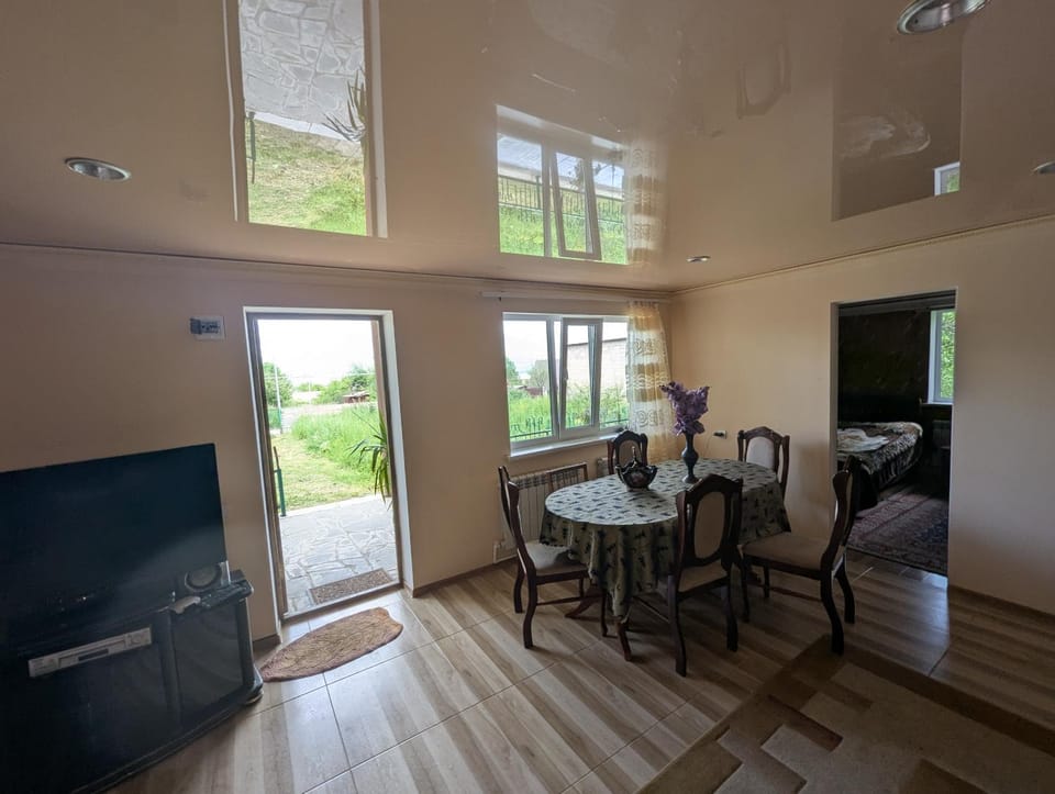 Communal lounge/ TV room, TV and multimedia, Living room, Seating area, Dining area, Evening entertainment