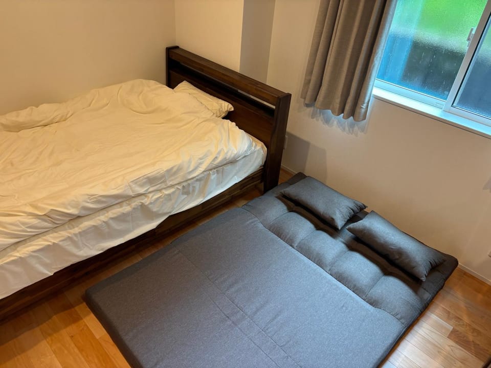 Roycoできたばかりでとても綺麗な宿です黒豚しゃぶしゃぶの有名店近く Apartment in Japan