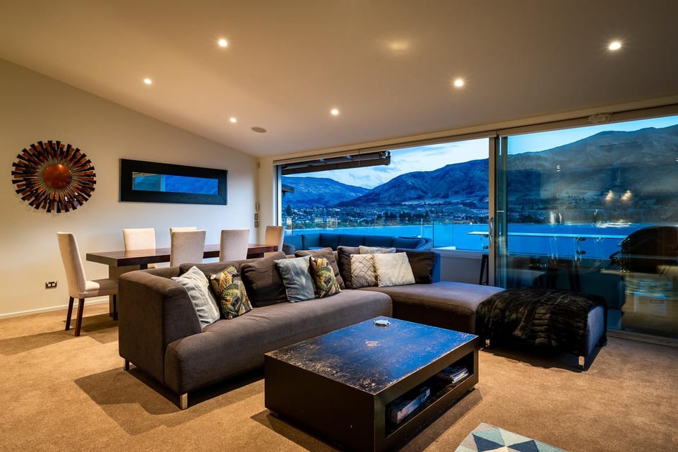 Natural landscape, TV and multimedia, Living room, Seating area, Dining area, Lake view, Mountain view
