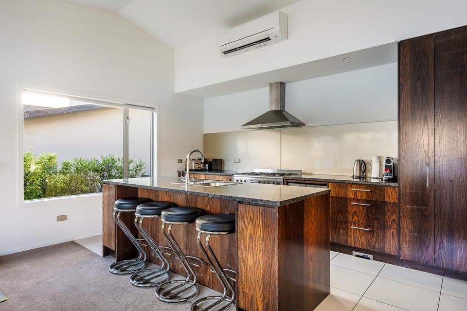 Kitchen or kitchenette, Dining area, stove, air conditioner