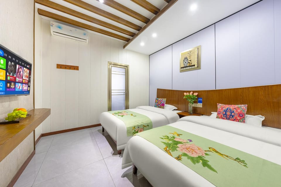Bed, TV and multimedia, Photo of the whole room, Bedroom, air conditioner