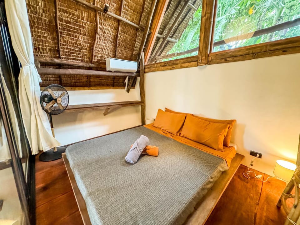 Zen Treehouse House in General Luna