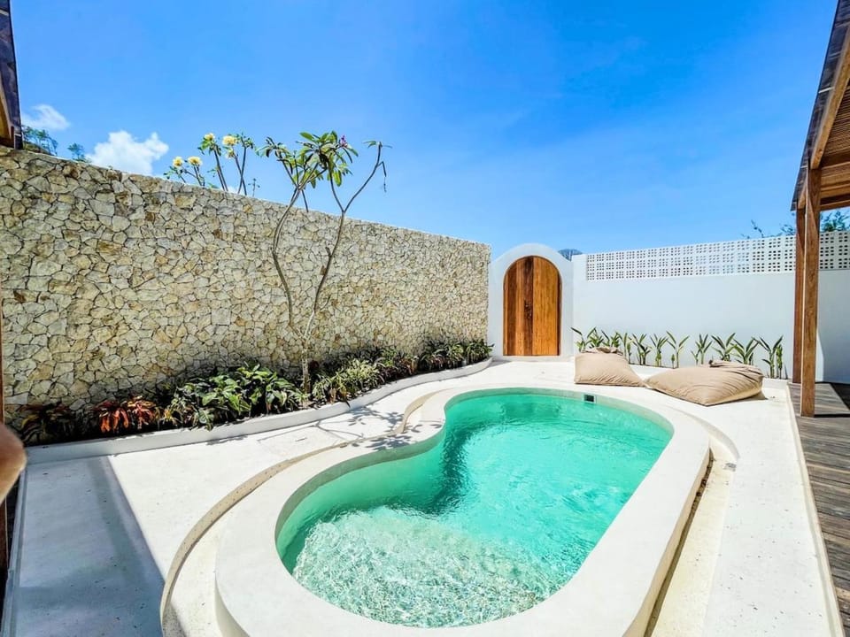 Kuta Mansion 1 - Best Deal in town, 2bedroom, Full AC, Kuta, Lombok Villa in Pujut