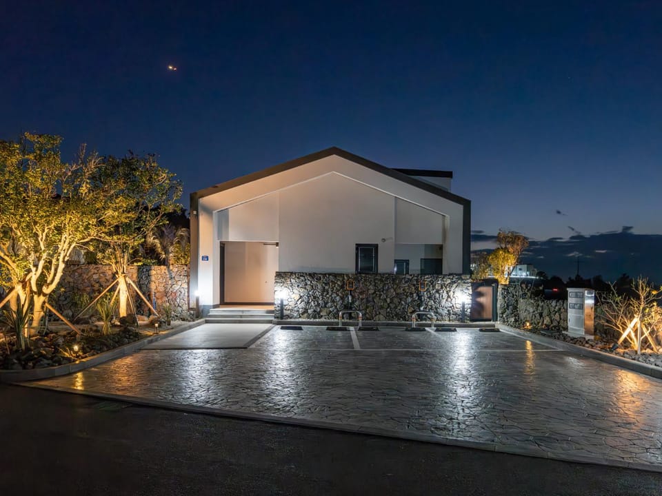 Gobajinin Private Pool Villa House in South Korea