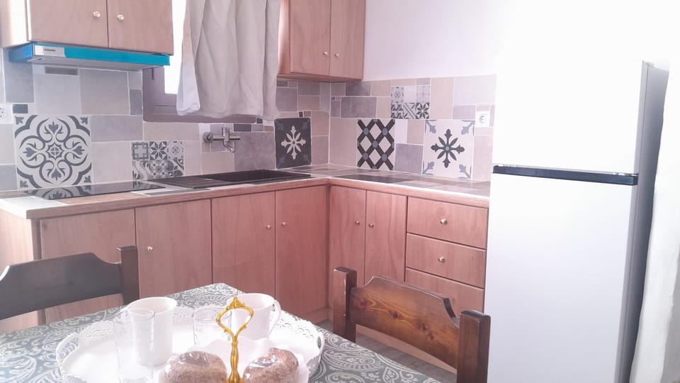 Kitchen or kitchenette, Photo of the whole room, Dining area