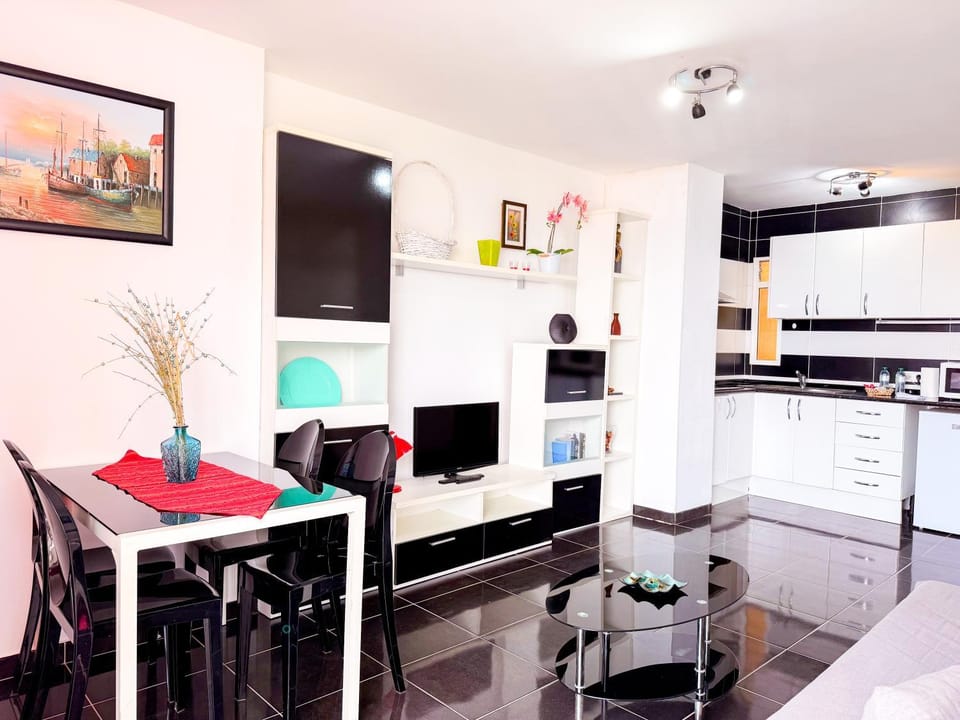 TV and multimedia, Kitchen or kitchenette, Seating area, Dining area