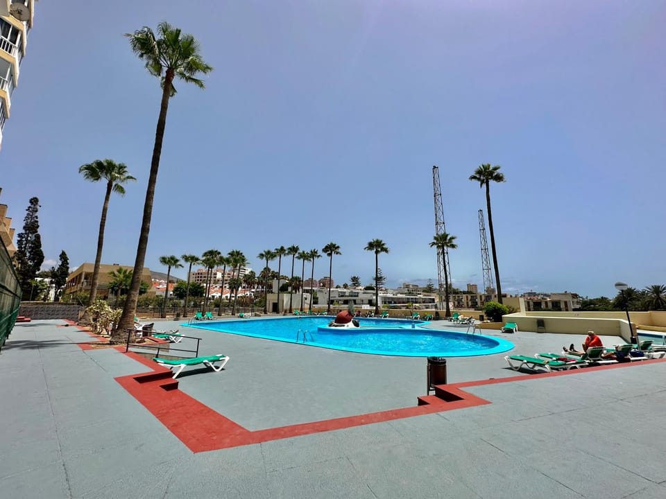 Pool view, Swimming pool, sunbed