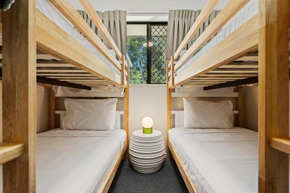 Bedroom, bunk bed