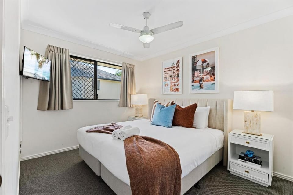 TV and multimedia, Photo of the whole room, Bedroom
