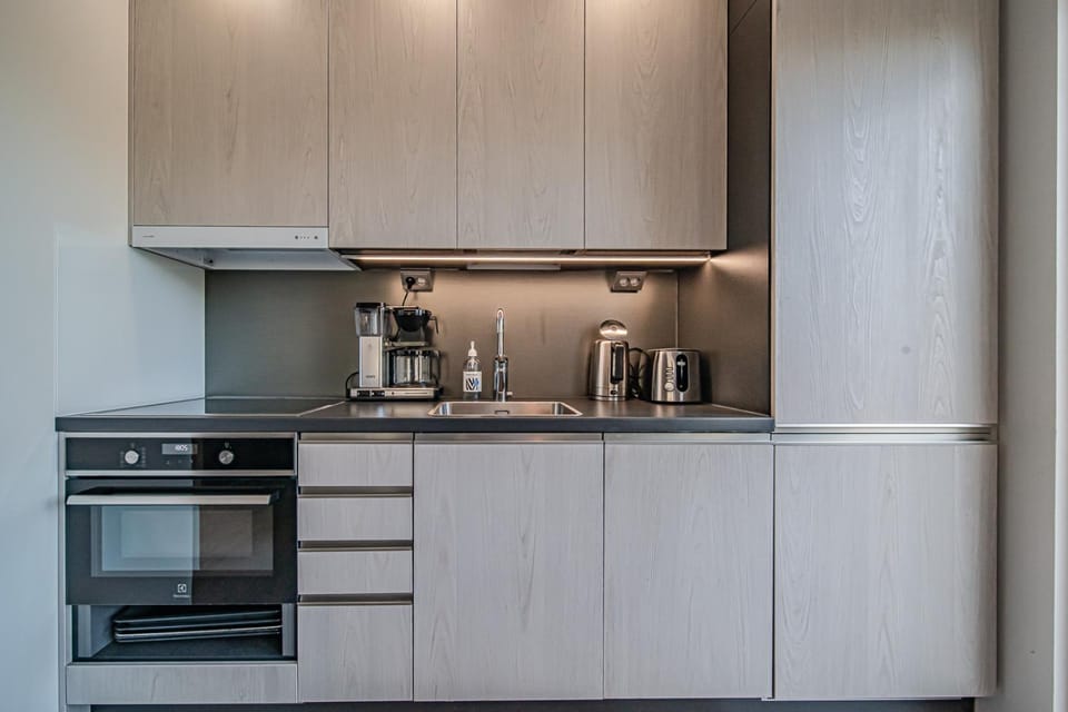 Coffee/tea facilities, Kitchen or kitchenette, stove, toaster