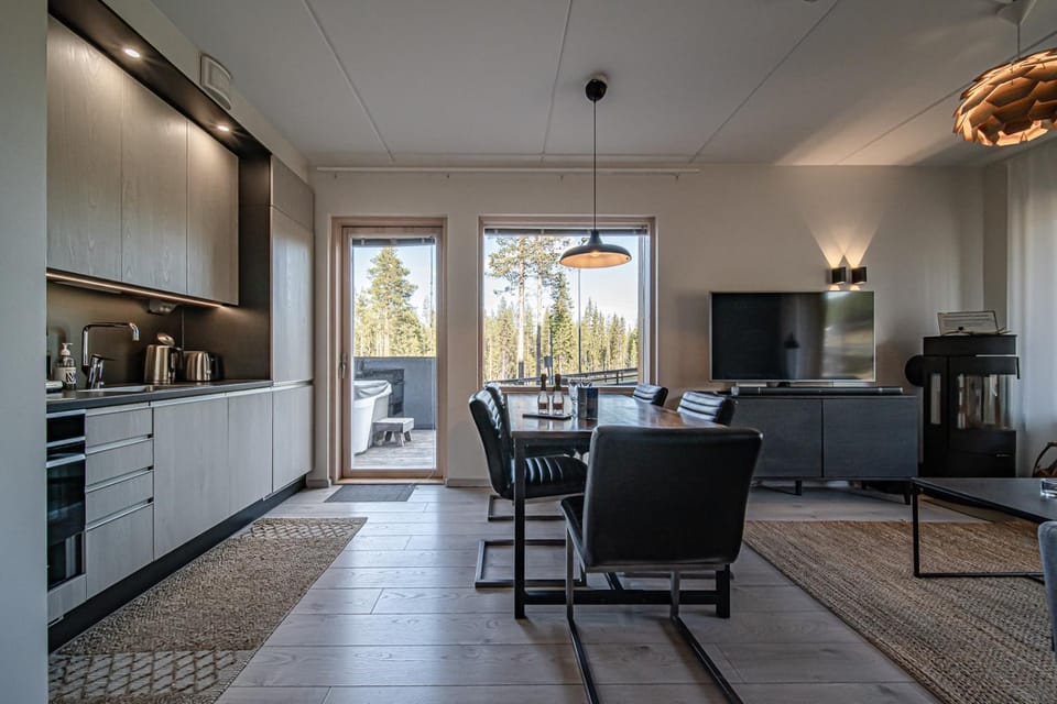 Kitchen or kitchenette, Living room, Seating area, Dining area, oven, stove
