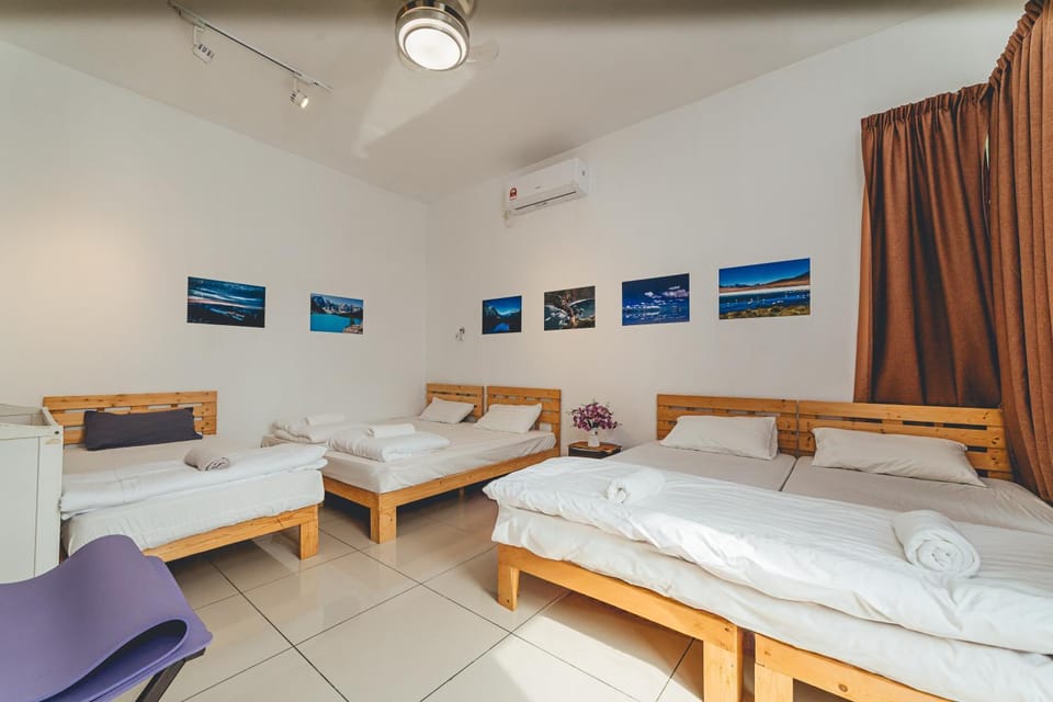Bed, Bedroom, towels, air conditioner
