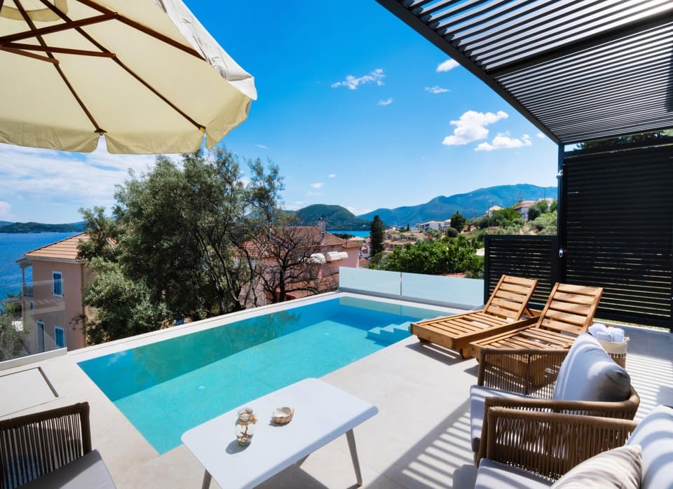 Swimming pool, sunbed