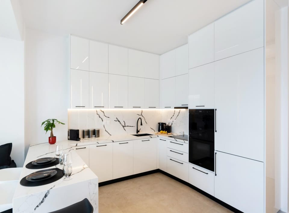 Coffee/tea facilities, Kitchen or kitchenette, dishwasher, oven, stove