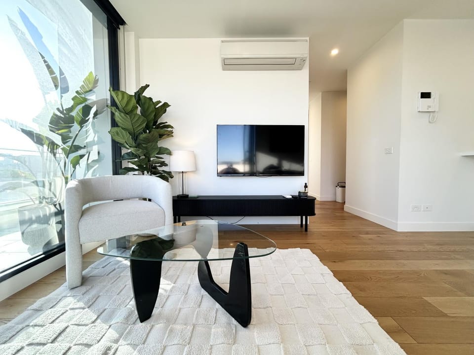 TV and multimedia, Living room, Seating area, Evening entertainment