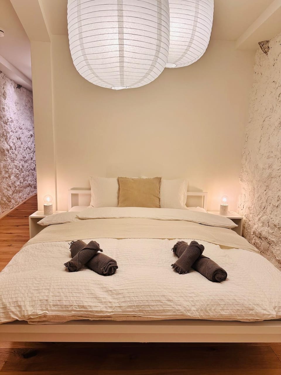 Bed, Photo of the whole room, Bedroom, towels