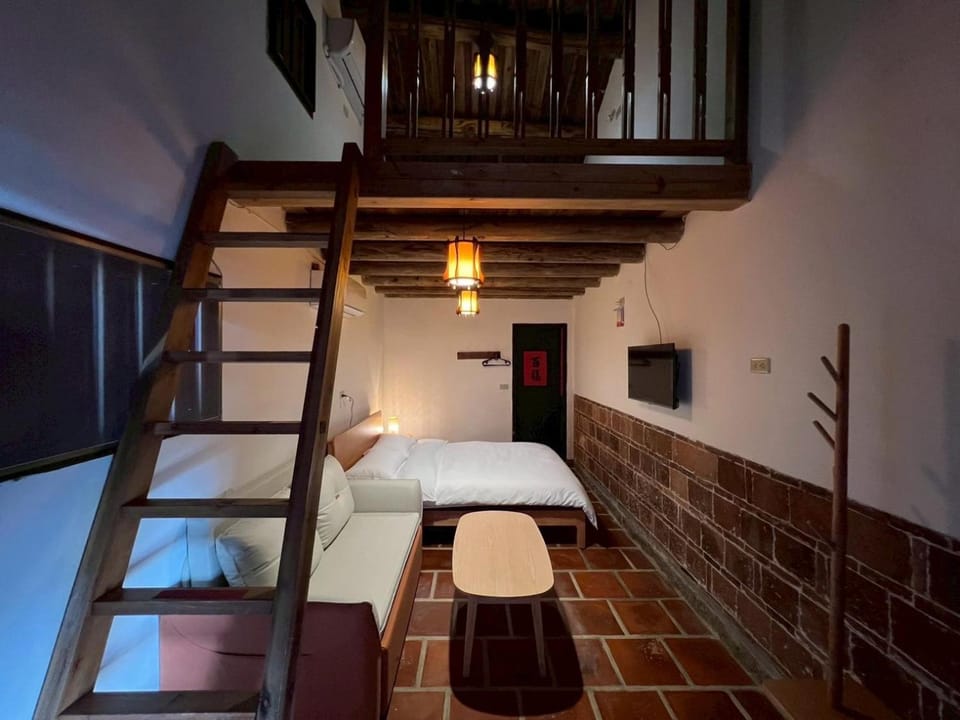 Bed, Living room, Photo of the whole room