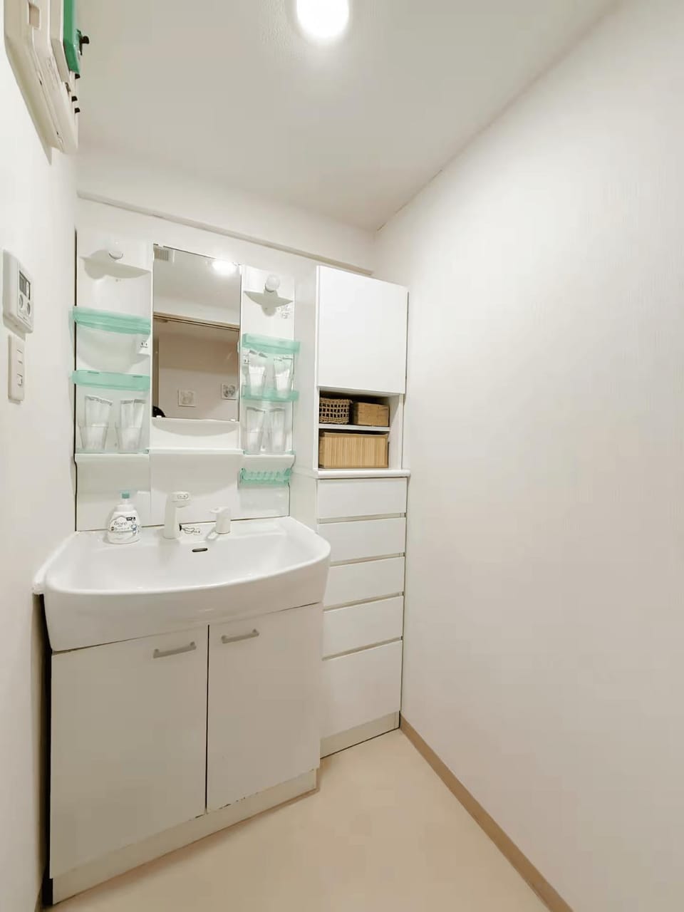 Direct Airport Access from Sengakuji-007 Bed and Breakfast in Kanagawa Prefecture