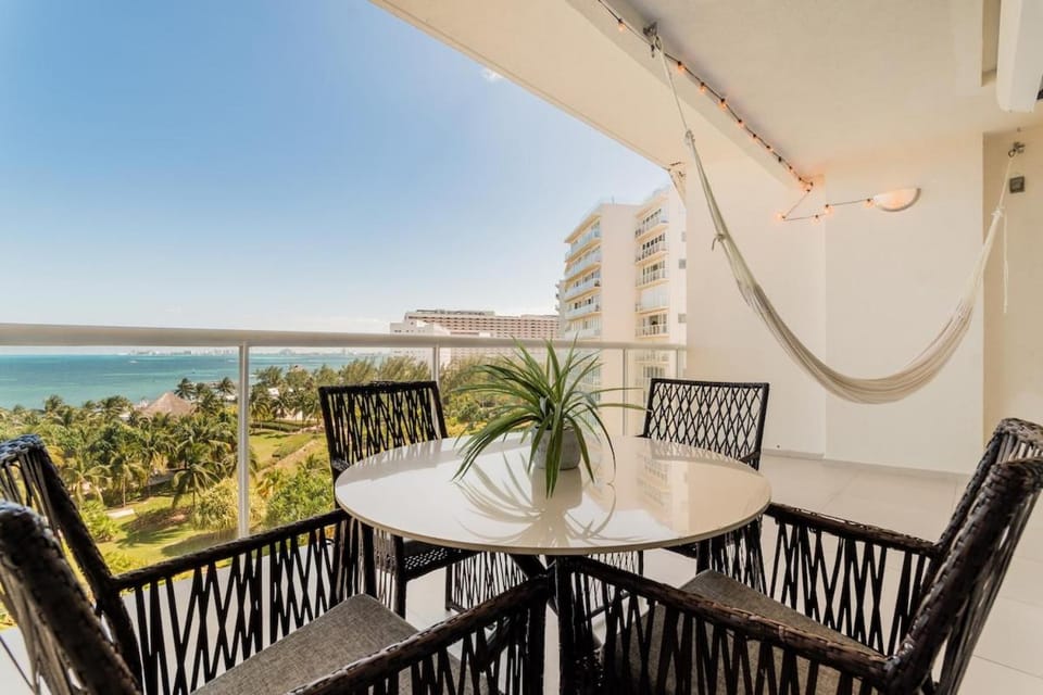 Day, Natural landscape, Balcony/Terrace, Dining area, Sea view