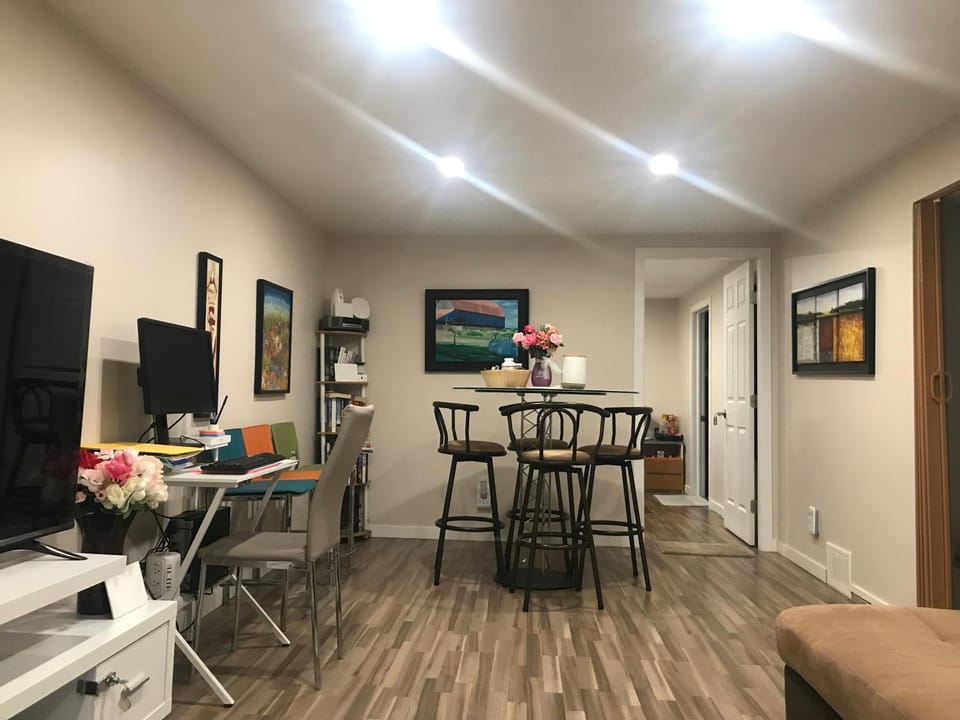 Dolly's Deluxe Suite Bed and Breakfast in Fort Saskatchewan