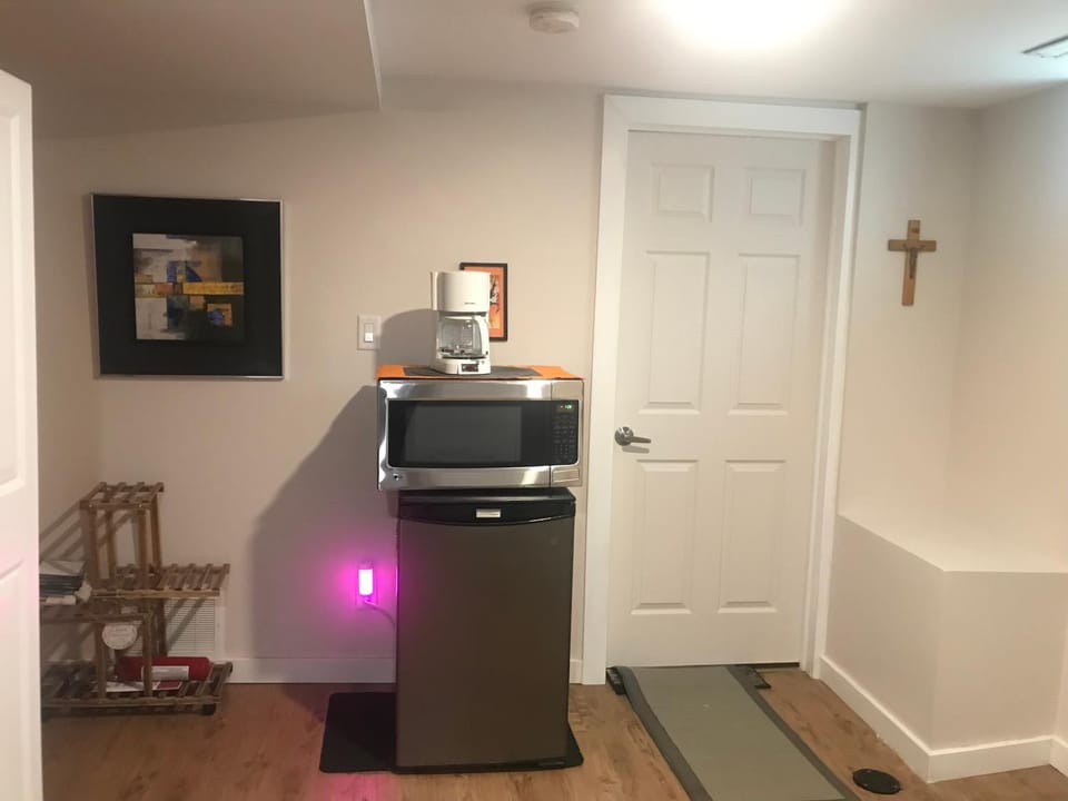 Dolly's Deluxe Suite Bed and Breakfast in Fort Saskatchewan