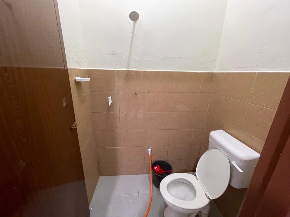 Bilik 3 Katil Single Aircond Pekan Motel in Pahang, Malaysia