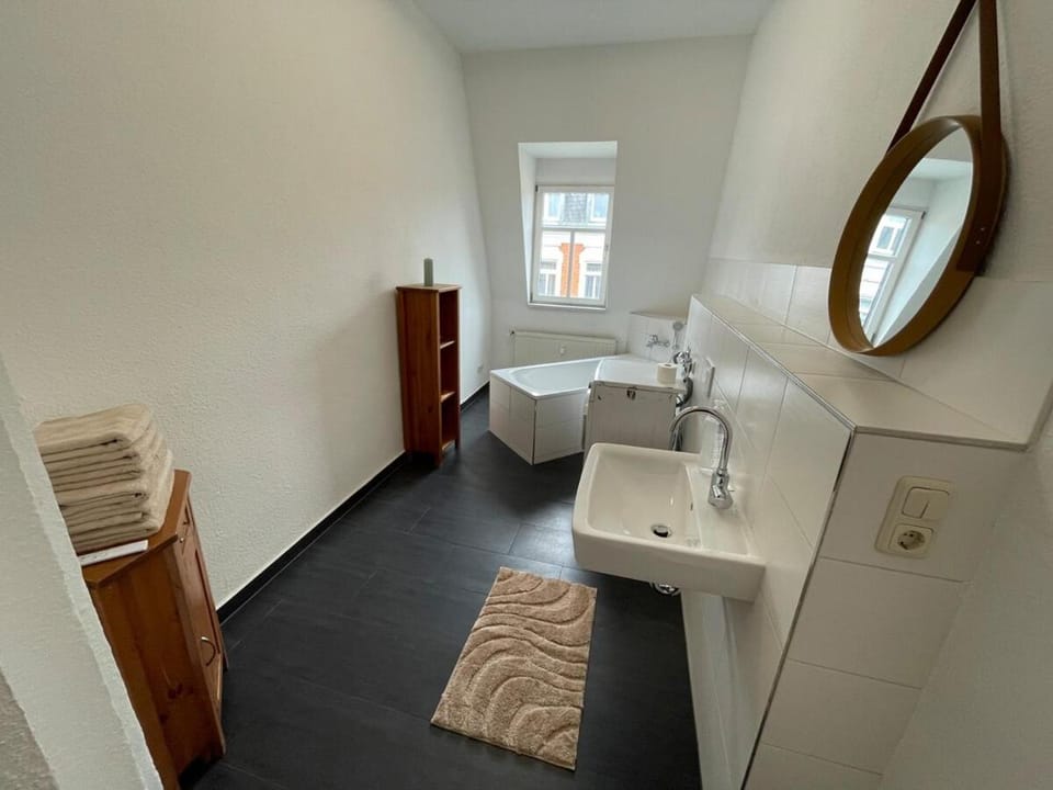 Toilet, Bathroom, towels
