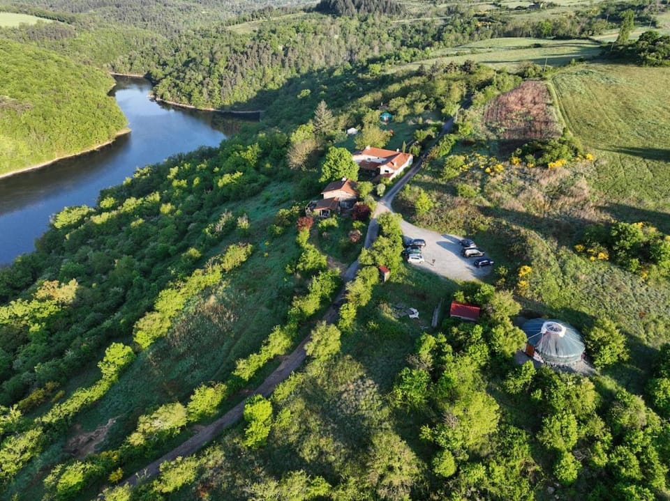 Property building, Neighbourhood, Natural landscape, Bird's eye view, River view