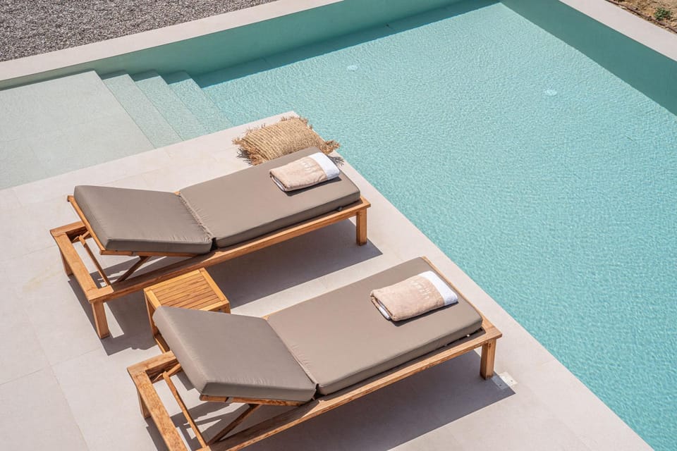 Day, Natural landscape, Living room, Seating area, Sea view, sunbed