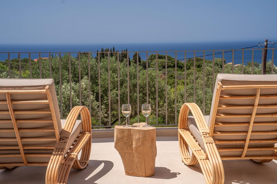 Property building, Patio, Day, Pool view, Swimming pool, sunbed