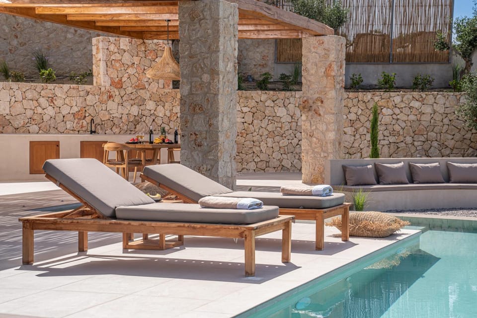 Patio, Day, Natural landscape, Living room, Seating area, Pool view, Swimming pool, sunbed