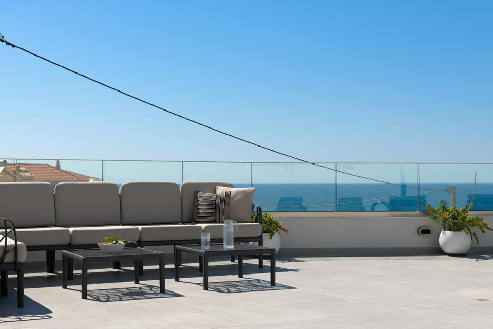 Day, Natural landscape, View (from property/room), Balcony/Terrace, Living room, Seating area, Pool view, Sea view, Swimming pool, sunbed