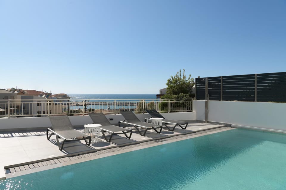 Balcony/Terrace, Pool view, Sea view, Swimming pool, sunbed
