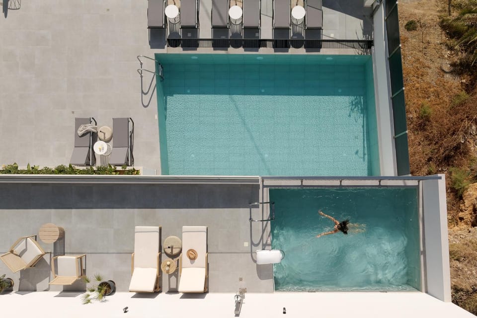 Day, View (from property/room), Balcony/Terrace, Pool view, Swimming pool