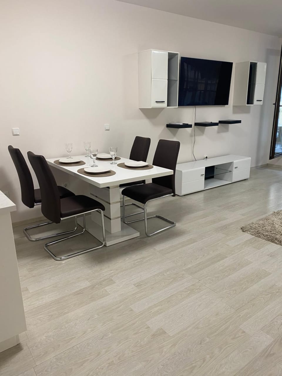 TV and multimedia, Living room, Dining area