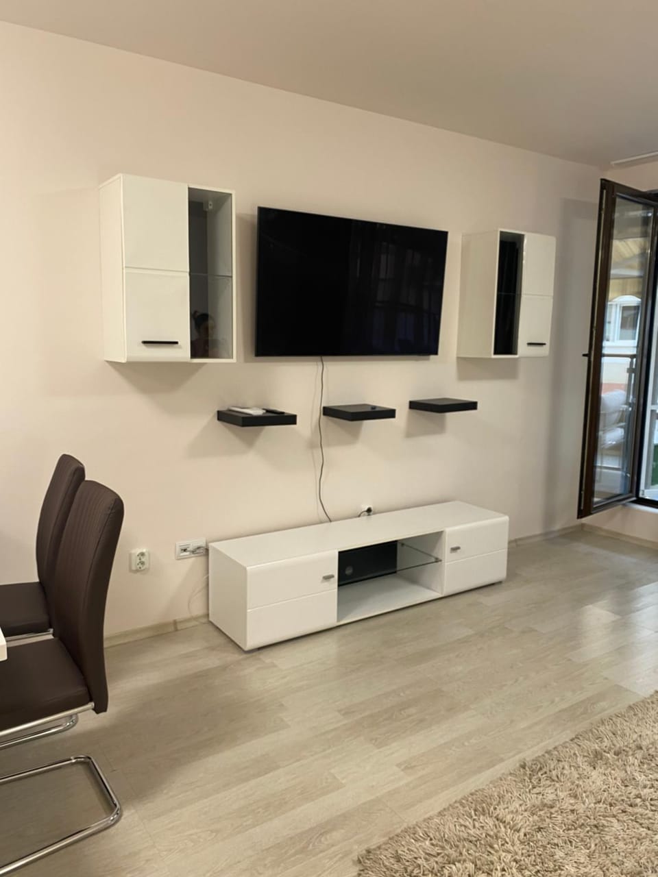 Communal lounge/ TV room, TV and multimedia, Living room, Seating area, Evening entertainment