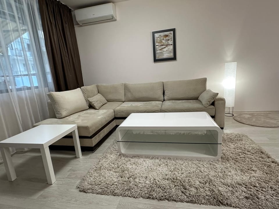 Living room, Photo of the whole room, Seating area