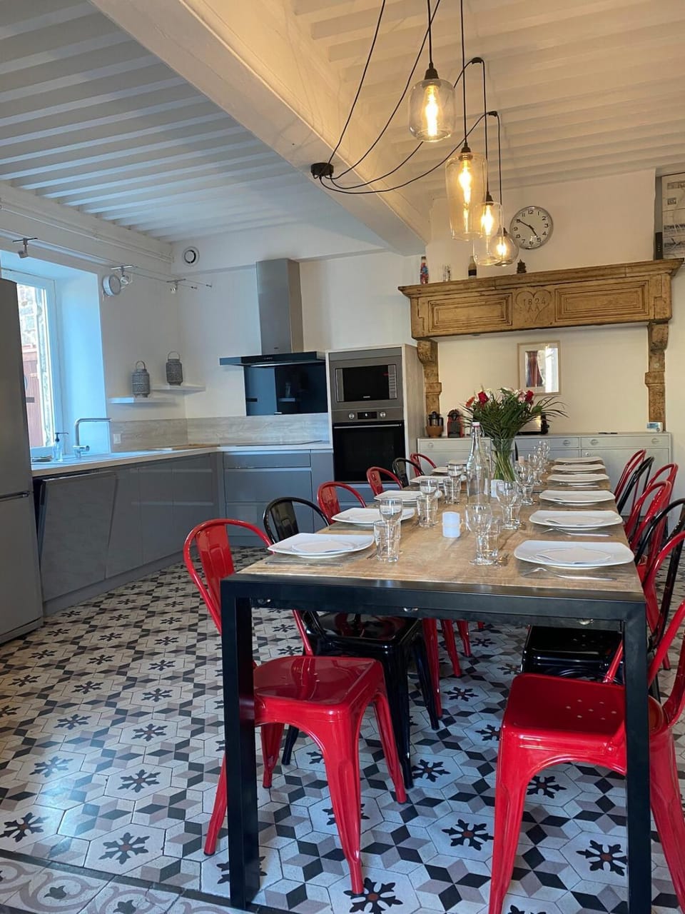 Coffee/tea facilities, Kitchen or kitchenette, Dining area, dishwasher, microwave, oven, stove, toaster, toaster
