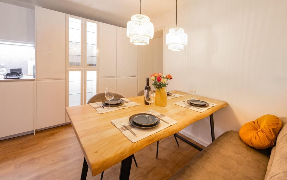 Photo of the whole room, Dining area, kitchen