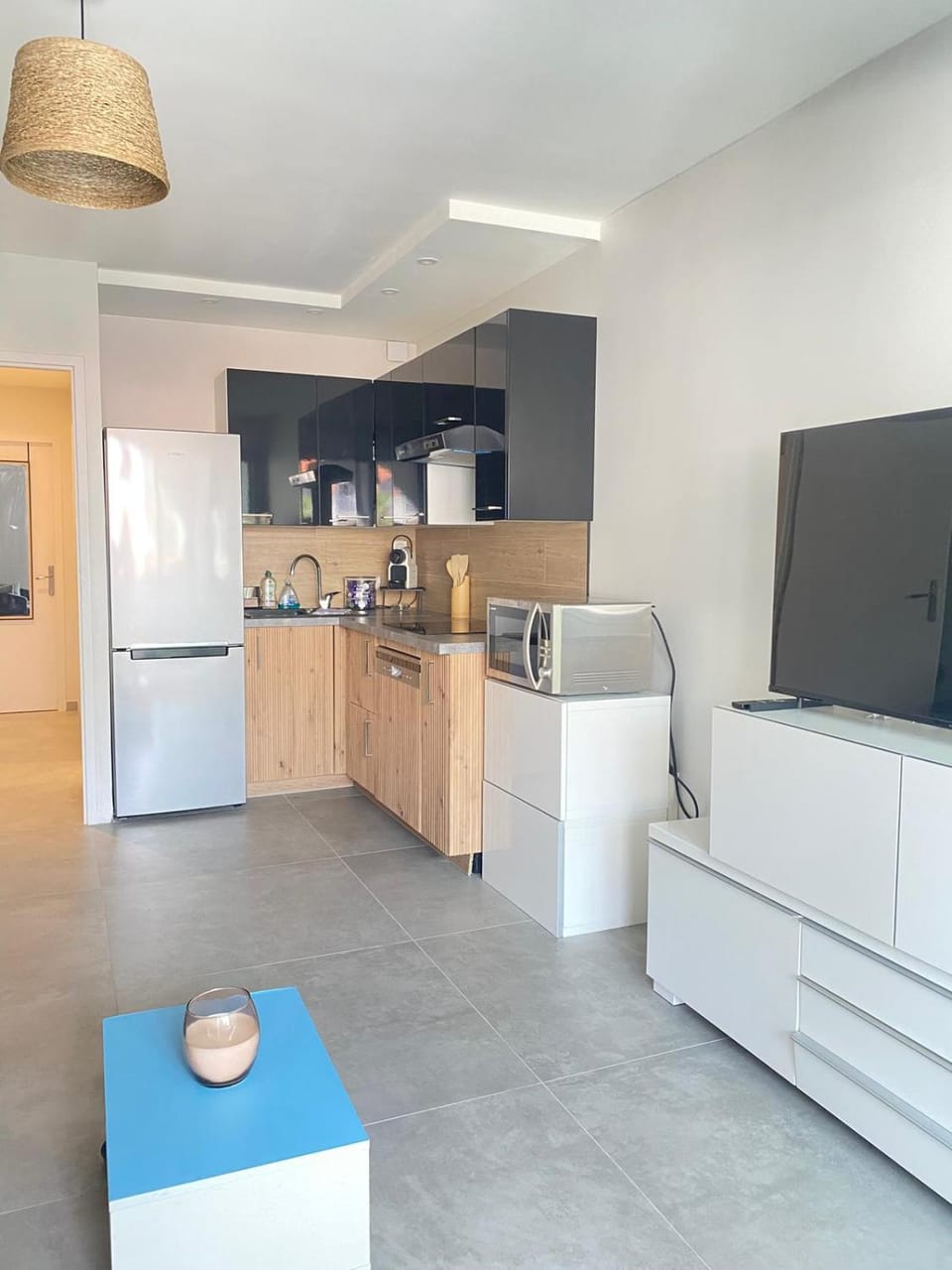 Coffee/tea facilities, Kitchen or kitchenette, dishwasher, oven, stove