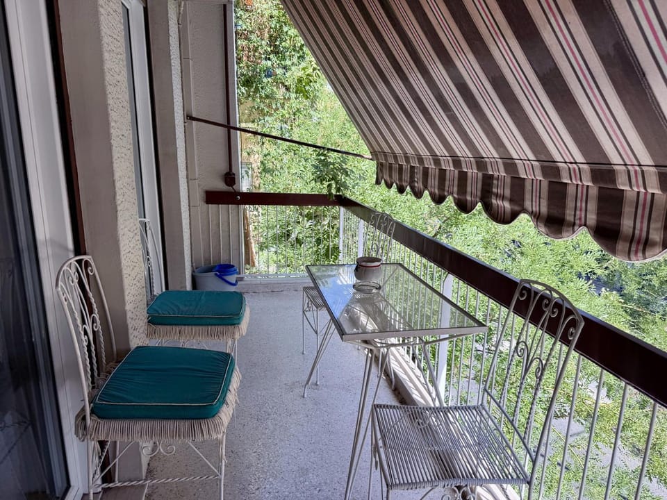 Property building, Day, Balcony/Terrace, Balcony/Terrace