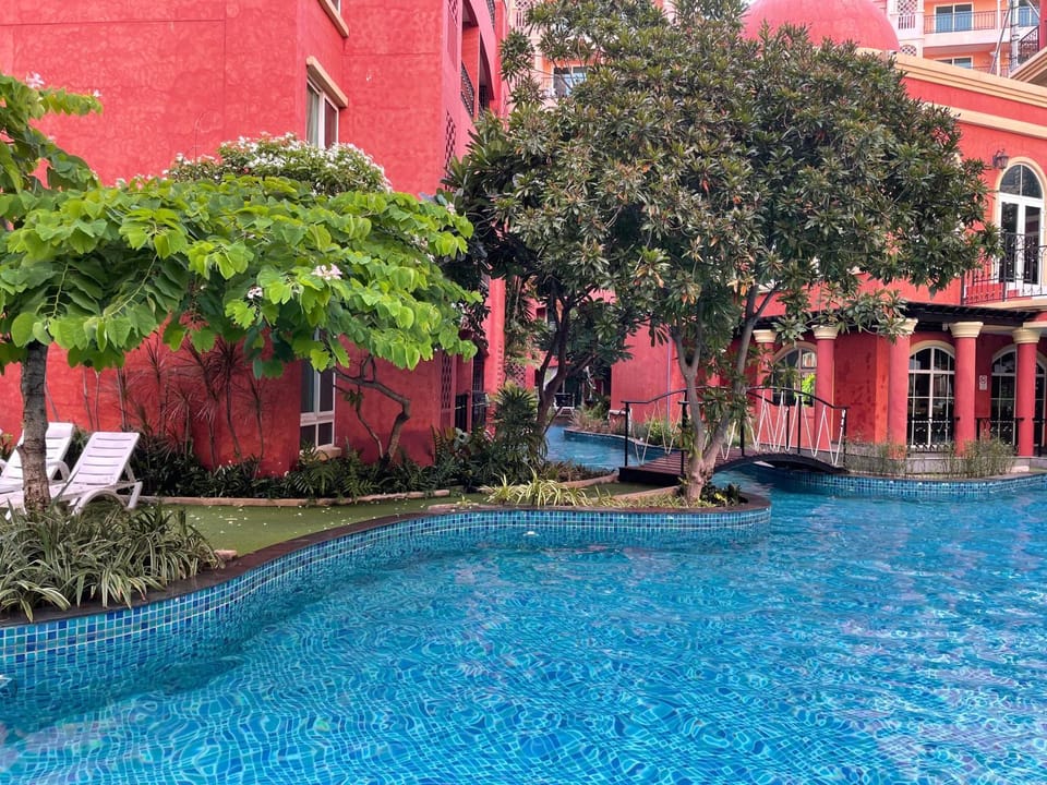 Property building, Day, Pool view, Swimming pool