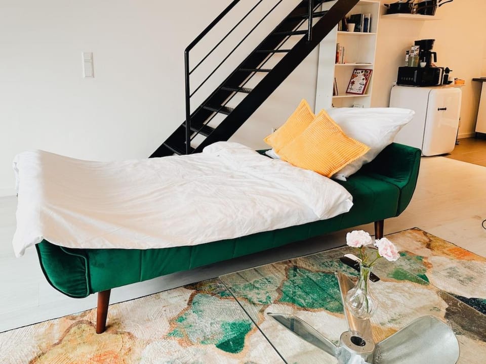 Bed, Living room