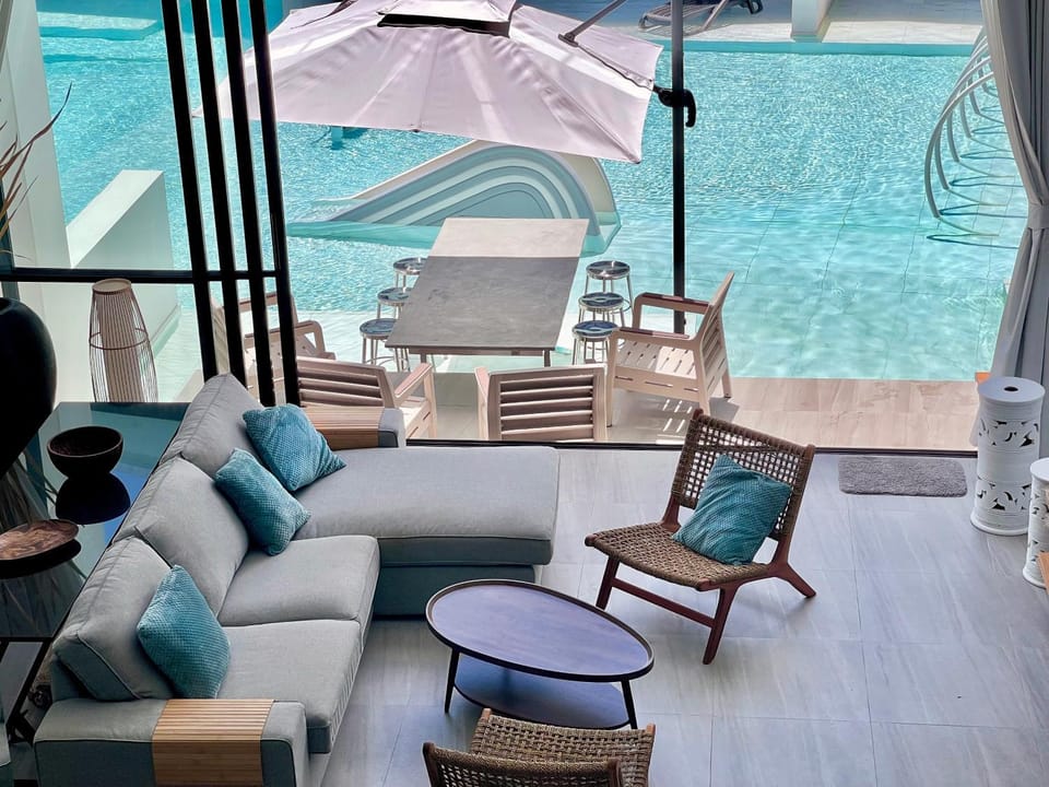 View (from property/room), Balcony/Terrace, Living room, Seating area, Pool view, Swimming pool