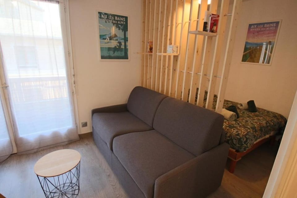 Bed, Living room