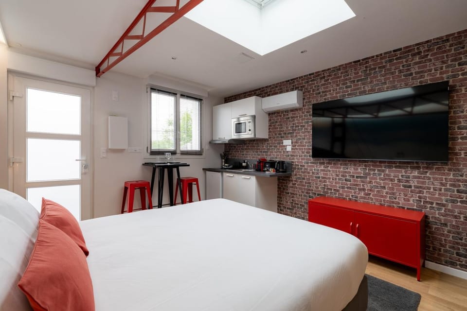 Air Nomad • San Francisco Apartment in Valenciennes
