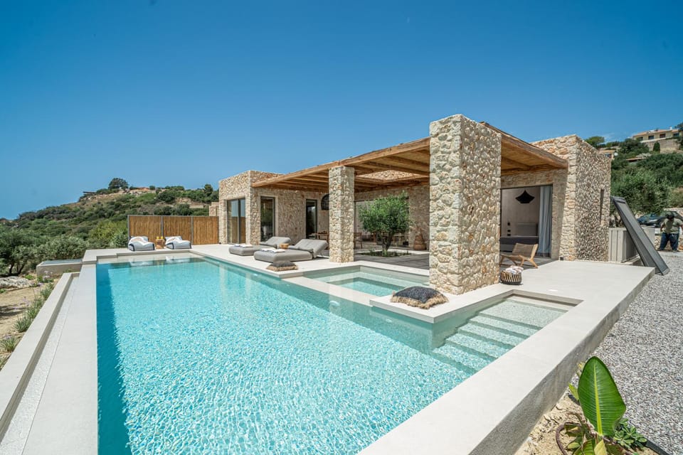 Property building, Patio, Day, Natural landscape, Pool view, Swimming pool, sunbed