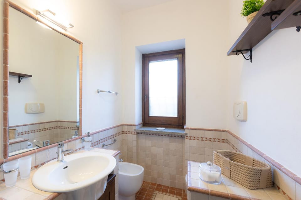 Toilet, Bathroom, towels