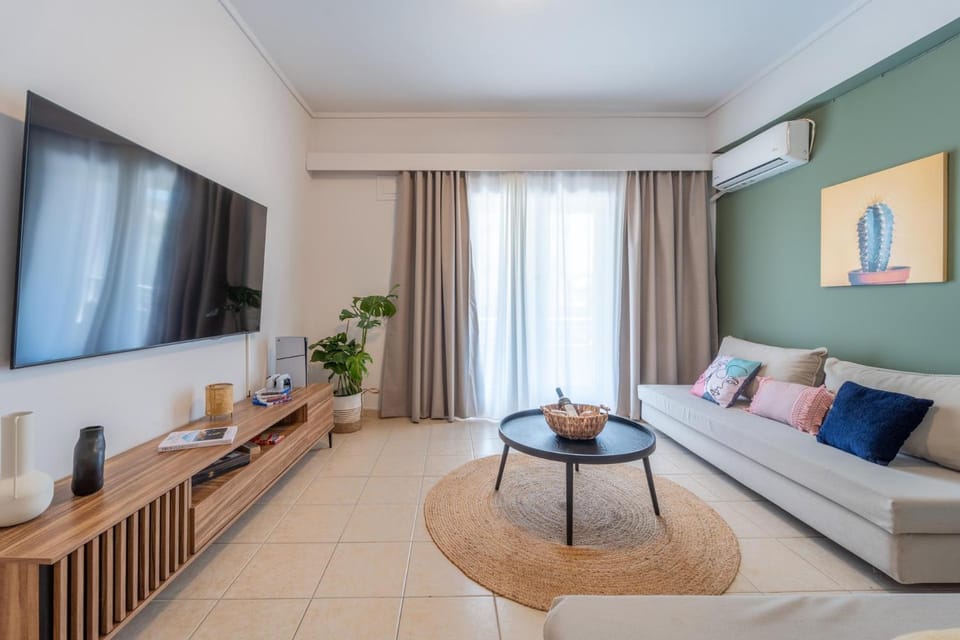 TV and multimedia, Living room, Seating area, air conditioner